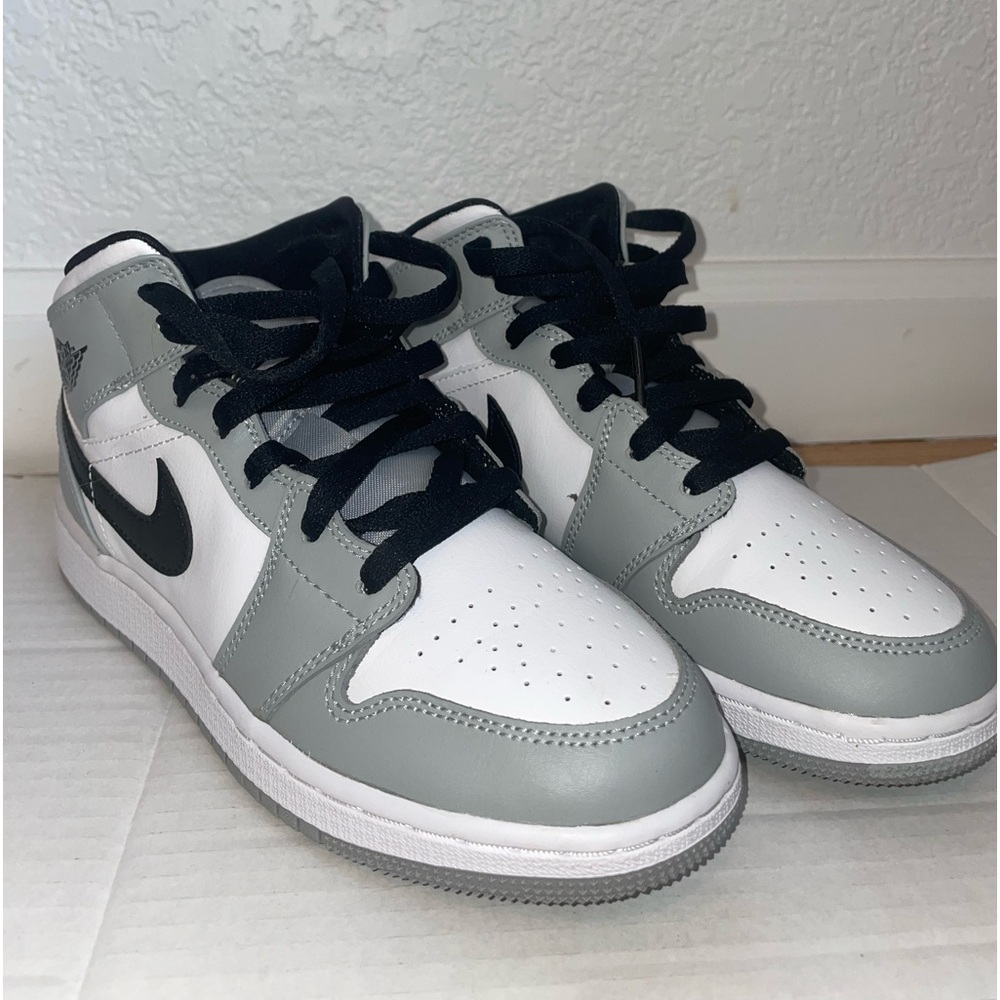 Jordan 1 Mid sneakers